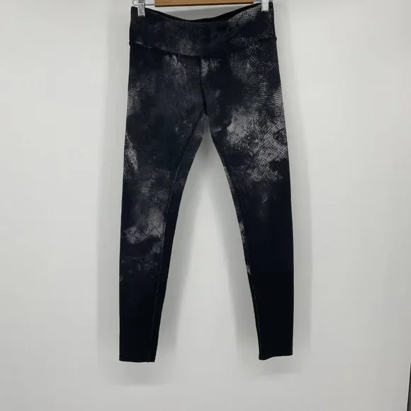 Alo Yoga Black Smoke Airbrush print leggings Med - Picture 11 of 14